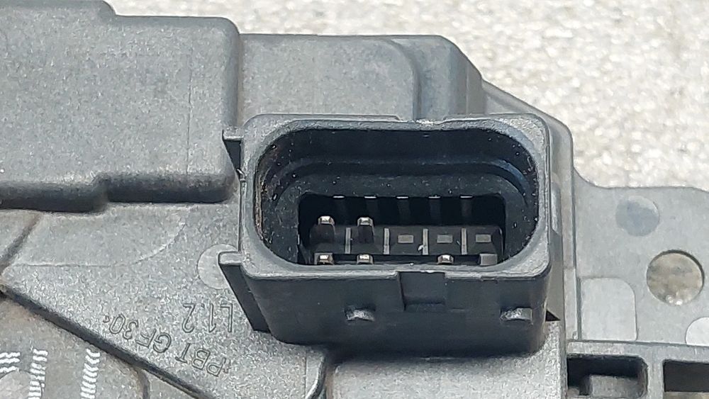 Fechadura / fecho porta frente esquerdo OPEL Astra H Hatchback (L48)
