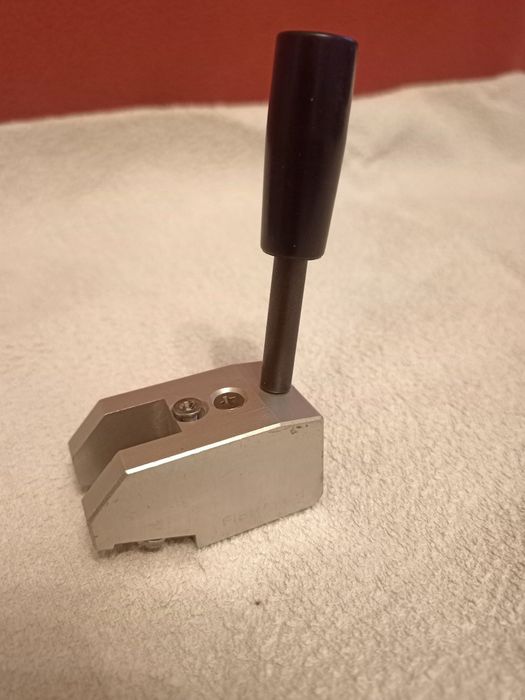 Nożyk do światłowodów wycinania okna w powłoce kabla łatwego dostępu