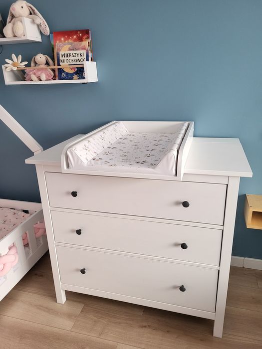 Komoda Ikea Hemnes z przewijakiem Maluchove i matą Albero Mio