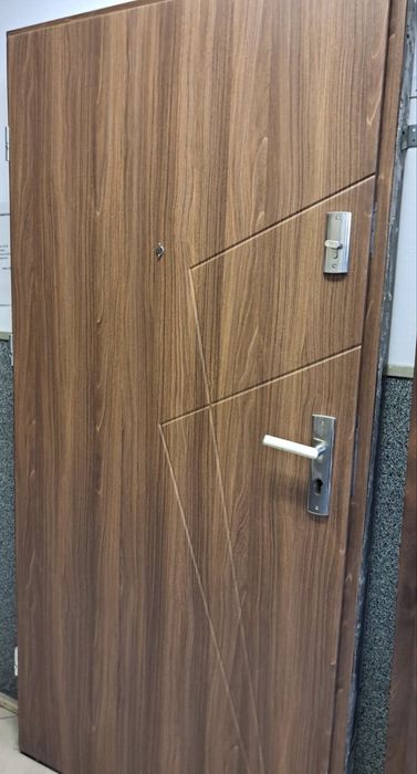 Drzwi zewnetrzne wewnątrz lokalowe