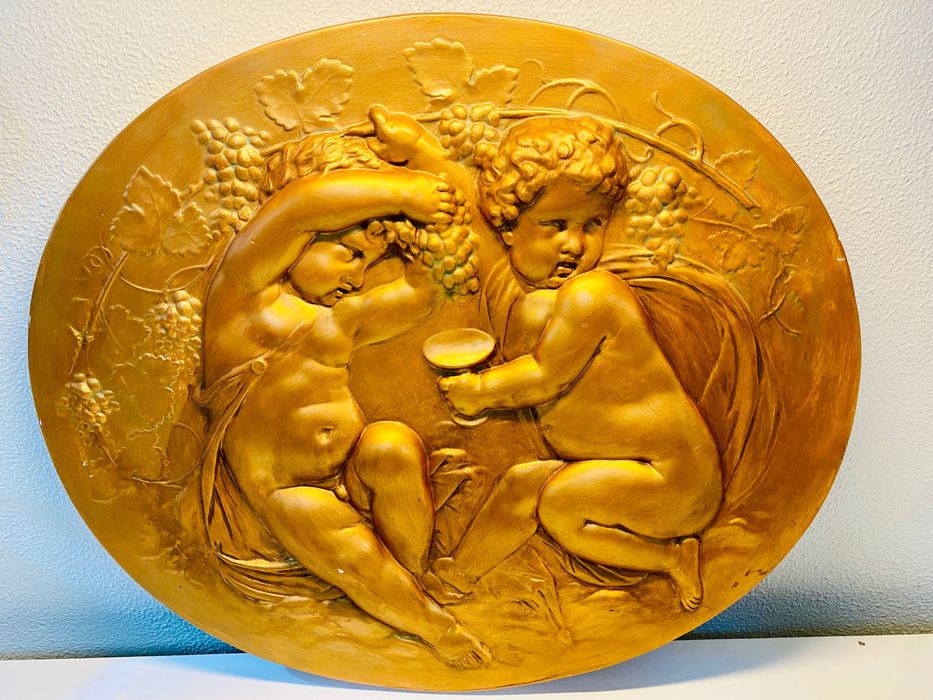 Painel antigo em gesso dourado