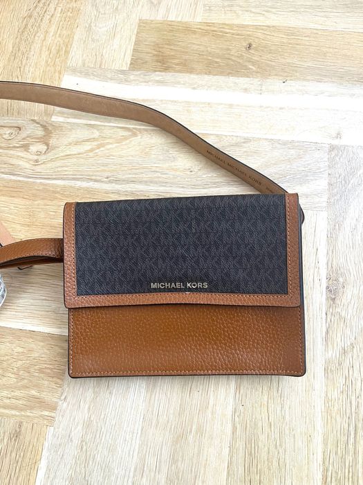 Michael Kors Saszetka Nerka na pasku brązowa