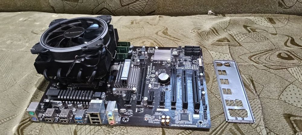 Материнська плата Gigabyte з процесором FX8350