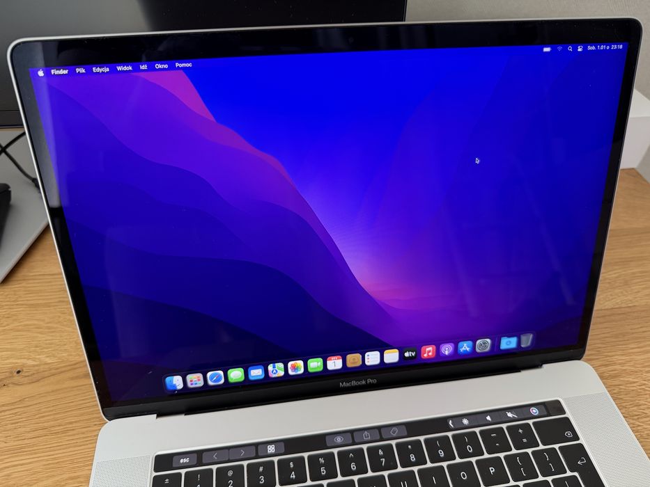 MacBook Pro 15" 2017 i7 / 16 GB / 512 GB / Radeon Pro 560