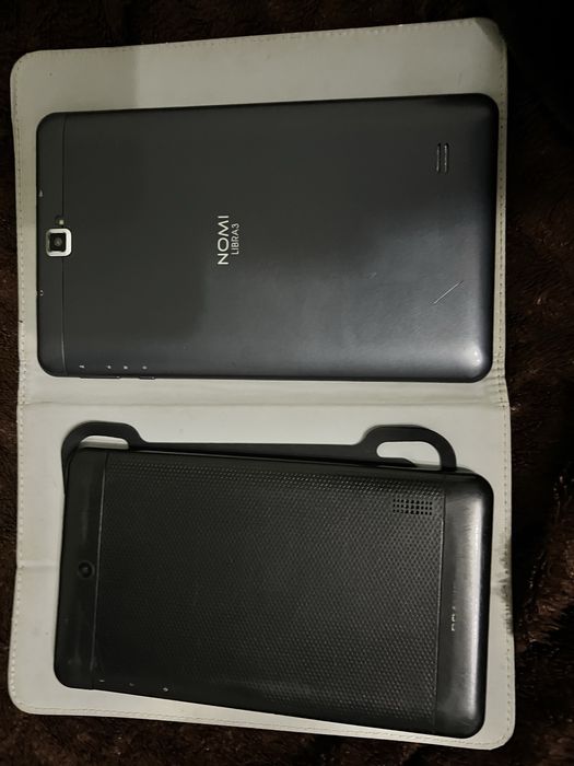 Два планшети на запчастини