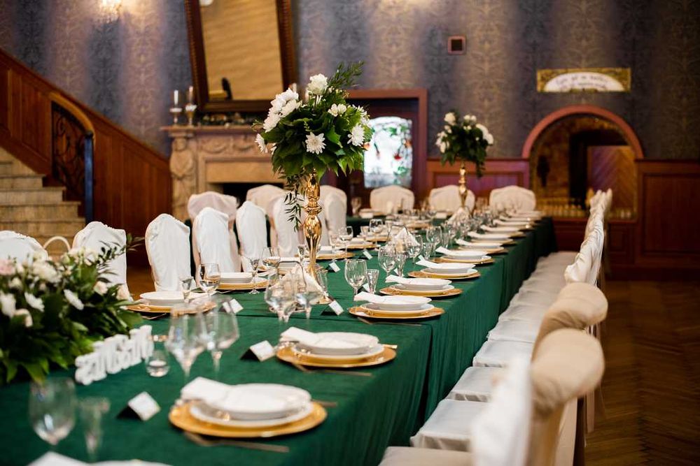 Obrus biały – obrusy gotowe i szyte, różne  kolory, na święta, na salę