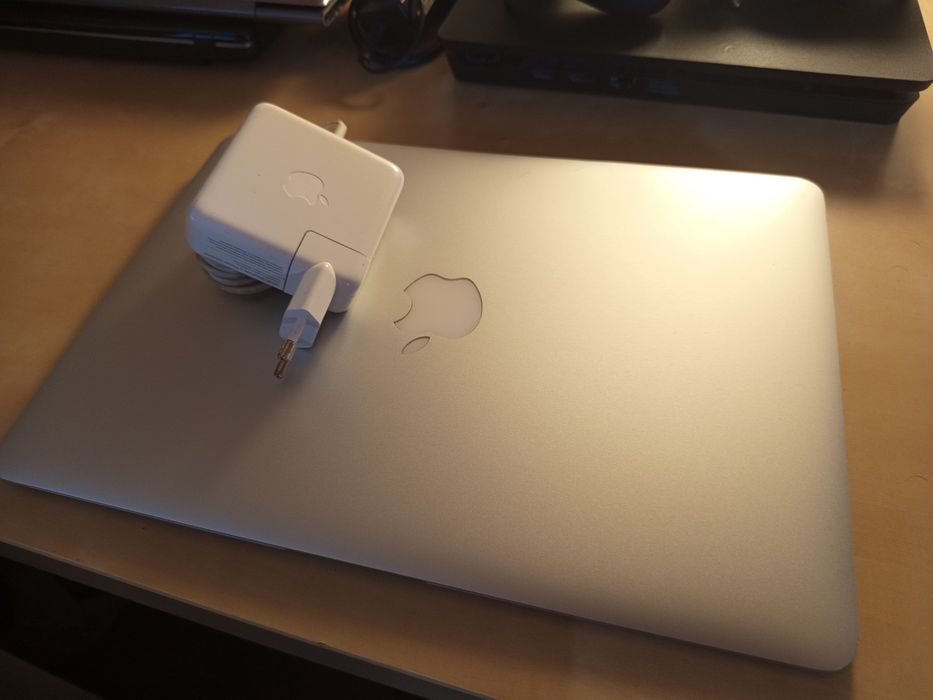 Portátil Apple MacBook Air 13 Intel i5 Disco SSD WiFi Bluetooth