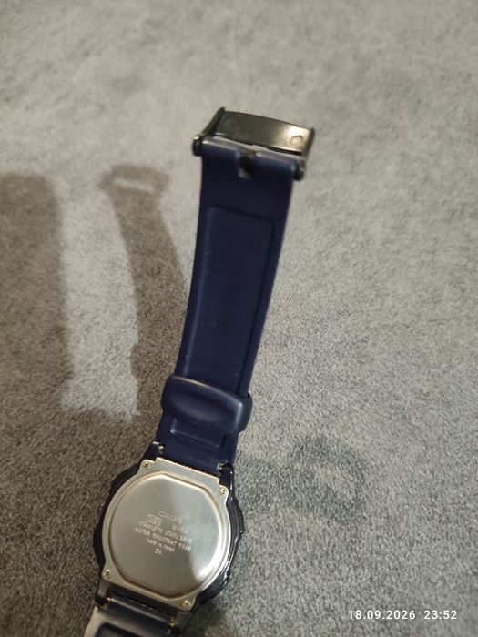 Zegarek Casio W-211, 50m