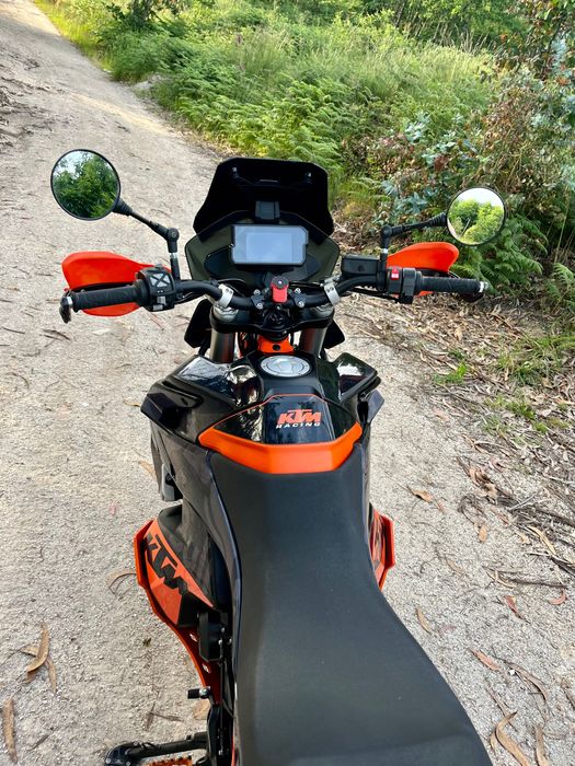 KTM 890 R kit ReBull