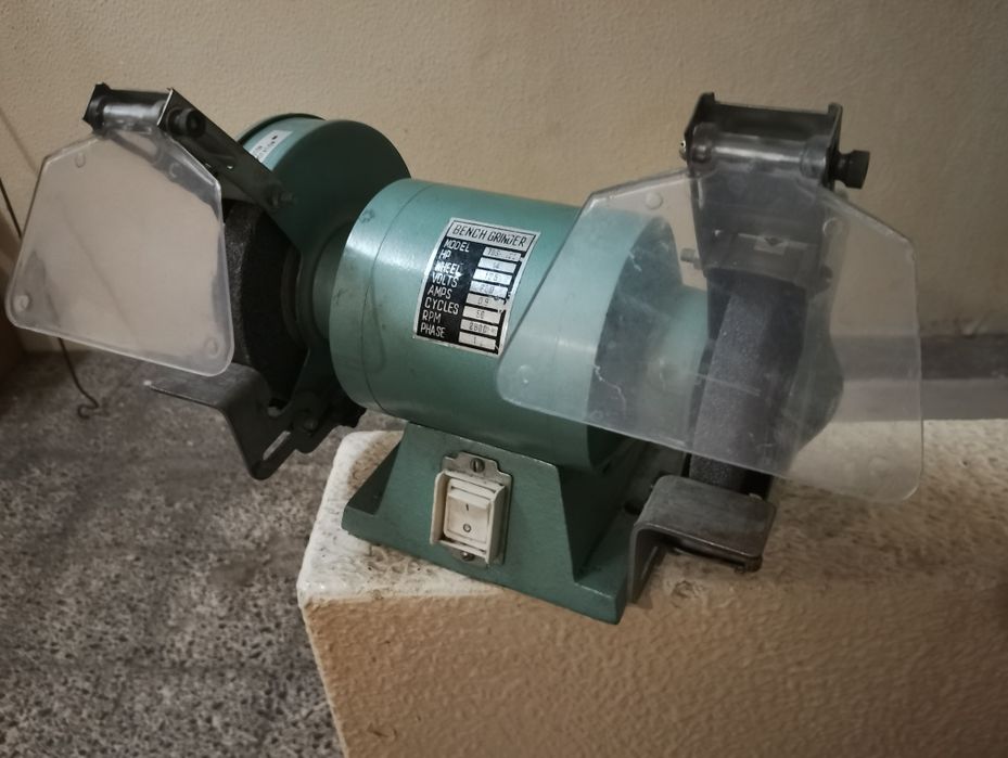 Esmeriladora Bench grinder