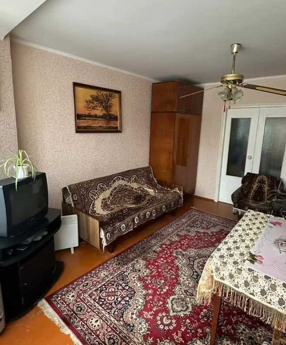 Продам двокімнатну квартиру на Соборній