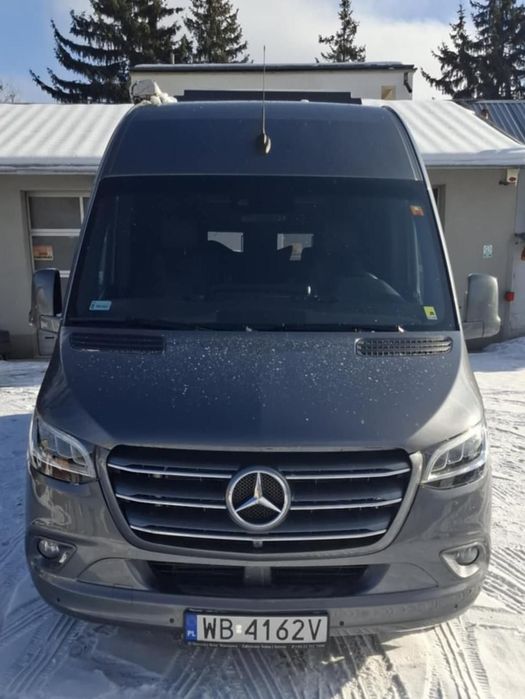 Mercedes-Benz Sprinter Mercedes-Benz 319 CDI z wysokim dachem 4325mm z zabudową.