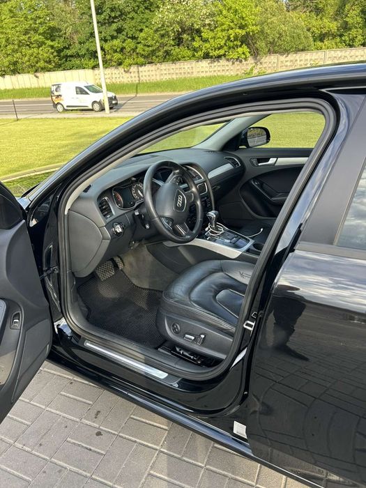 Audi A4 b8 2013  2.0 бензин ,