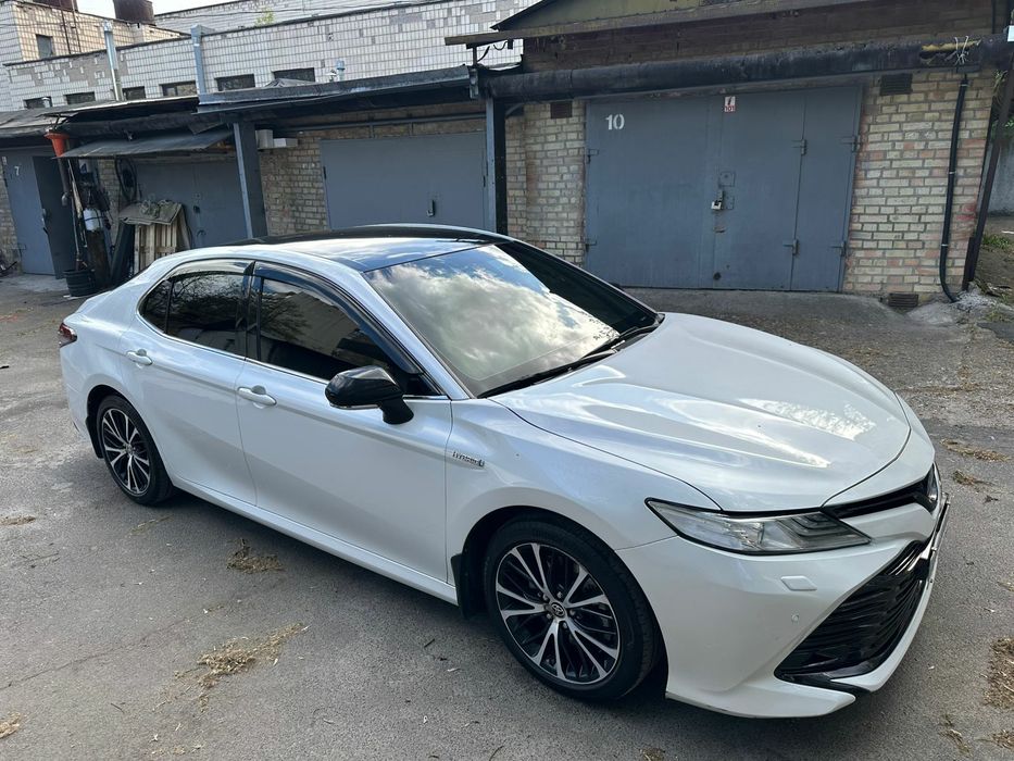 Toyota Camry 2020 гібрід