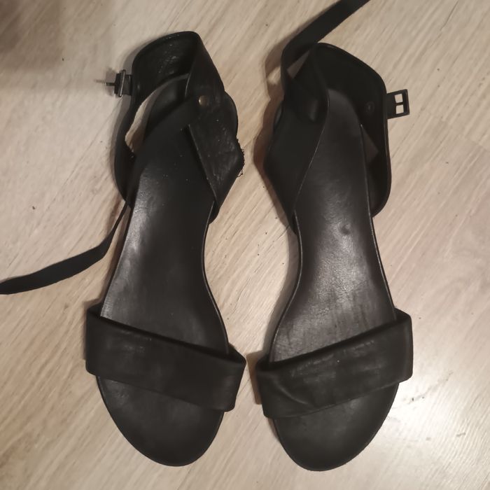 Sandały płaskie czarne skóra naturalna 41/26,5 cm