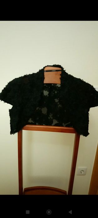 Conjunto vestido e bolero pretos com flores em relevo