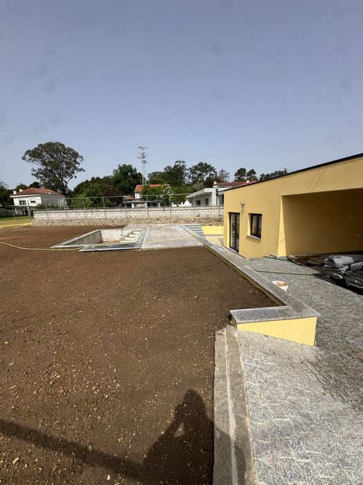 Excelente moradia V2 com possibilidade de passar a V3 SANTO TIRSO