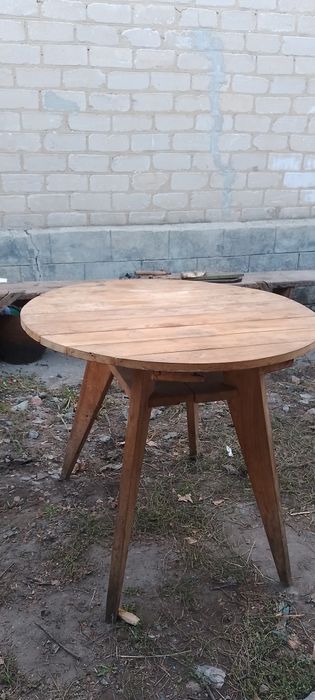 Продам дерев'яний круглий  стіл ручної роботи