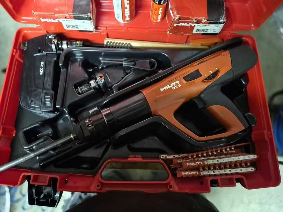 Wkrętarka do kołków Hilti DX 5 + akcesoria do wkrętarki do kołków