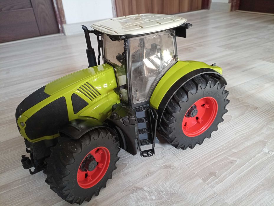 Bruder 03012 traktor Claas