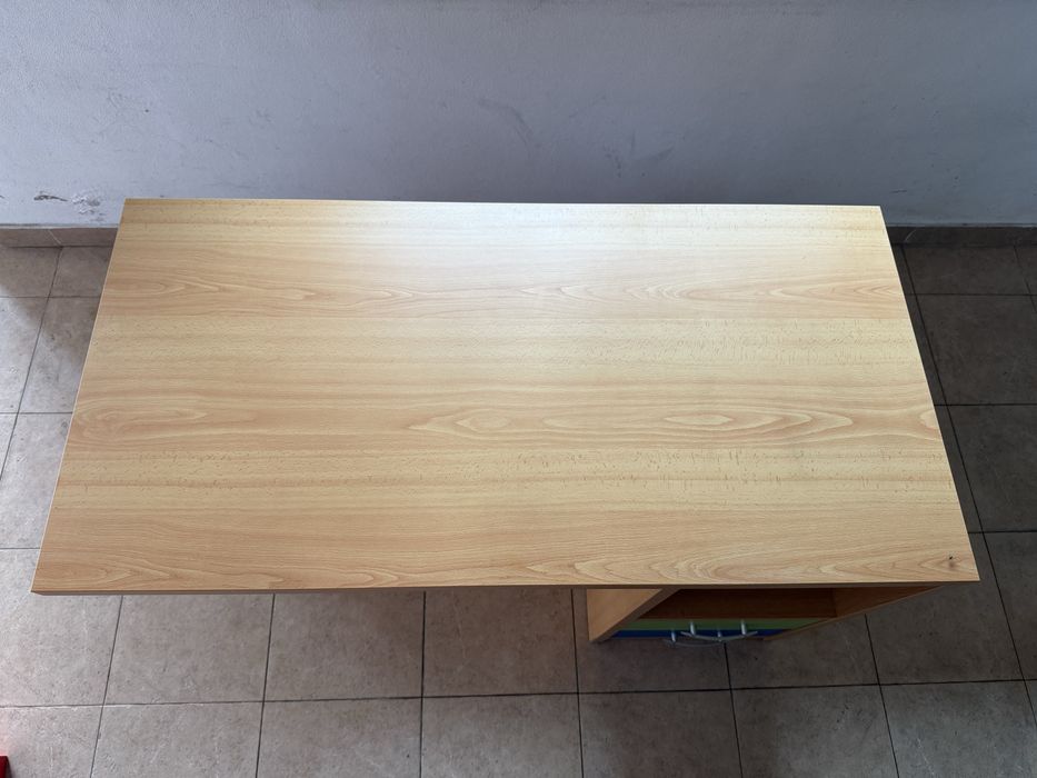 Secretária de Madeira