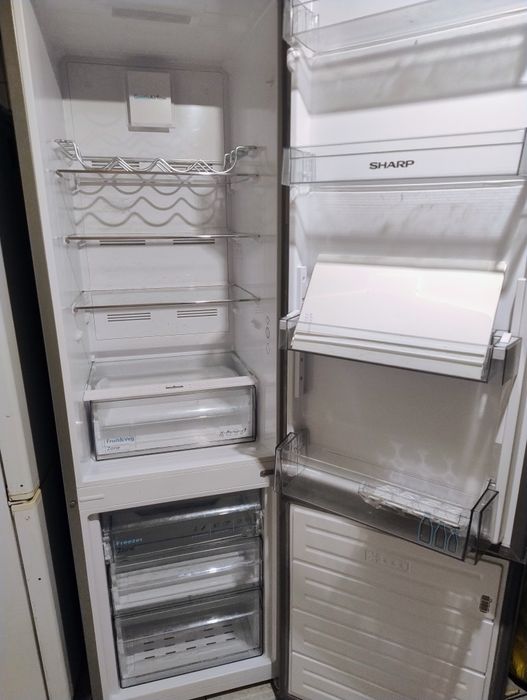 Sprzedam lodówkę Sharp