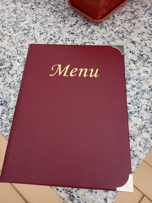 Vendo pela melhor oferta. 12 Capas para menú. Usadas, como novas.