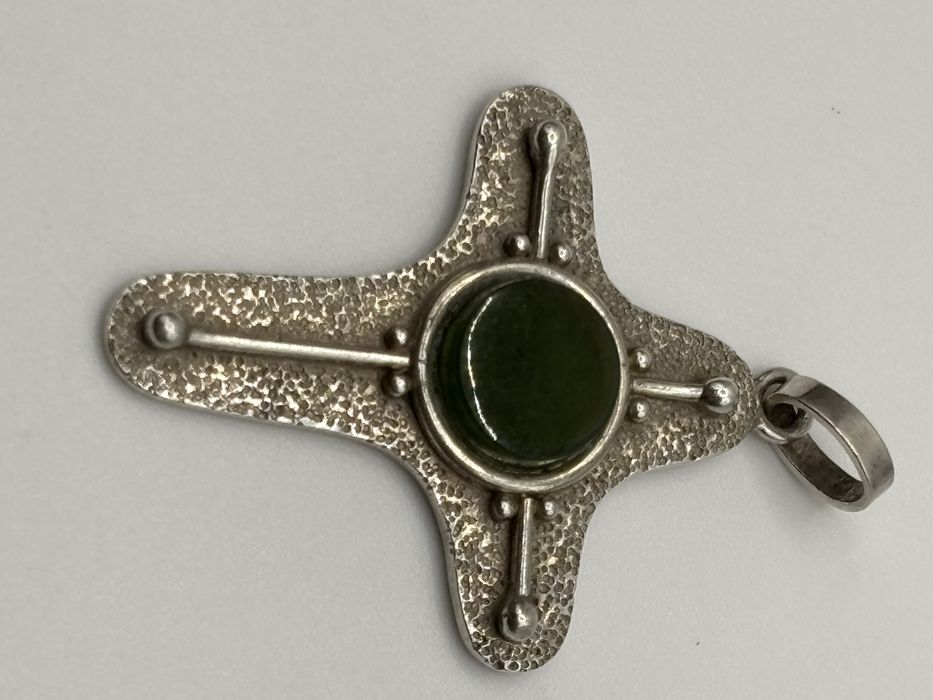Krzyżyk z nefrytem 1792