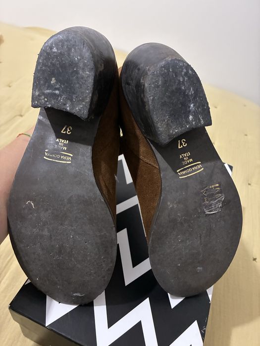 Botins de pele tacão baixo