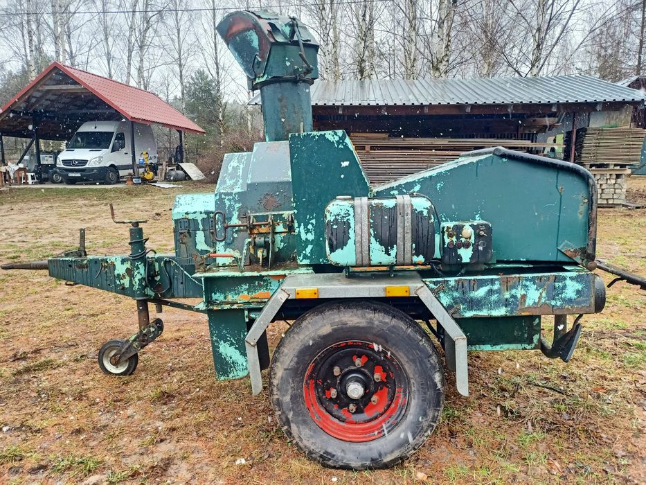 Rębak spalinowy do gałęzi