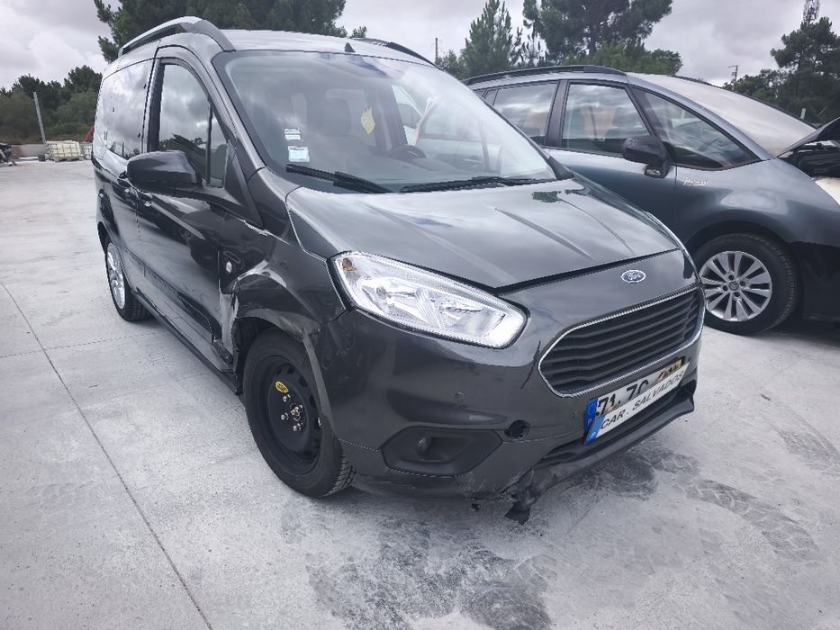 Ford Connect  5 lugares sinistrado