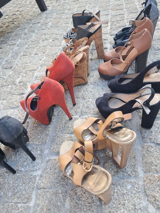 Sandálias e sapatos