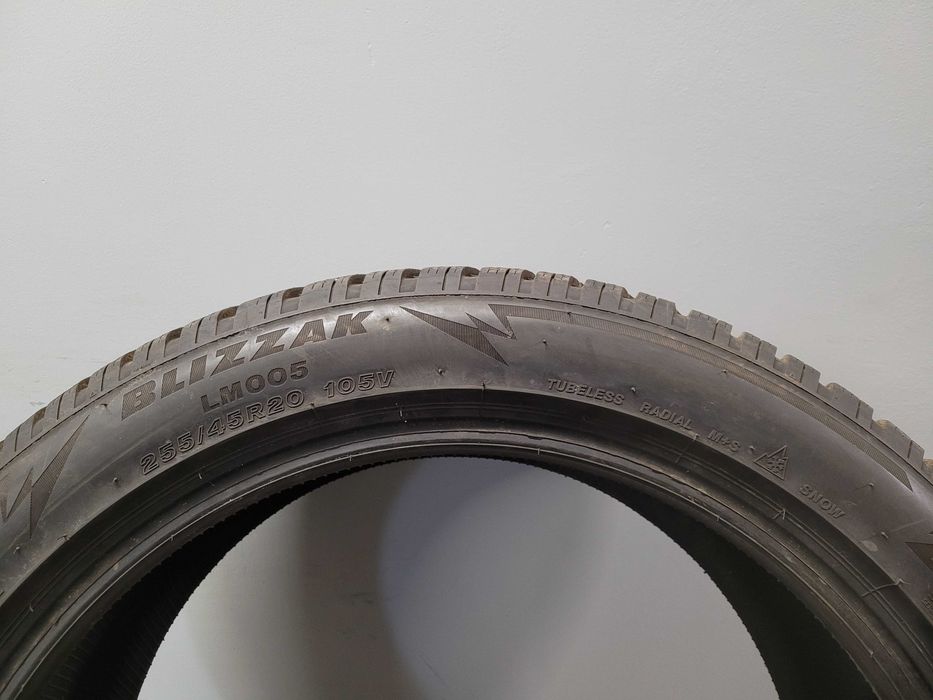 2x255/45R20 Bridgestone Blizzak LM005, 105V XL, 2023/2024 rok, 7,5mm
