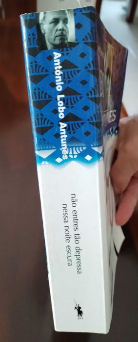 Livro Não Entres Tão Depressa Nessa Noite Escura - 1ª Edição