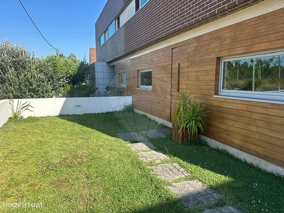 Moradia T4 para venda