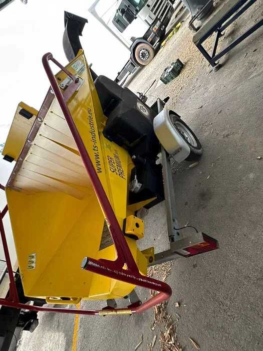 Maquina de Triturar Semi-Nova