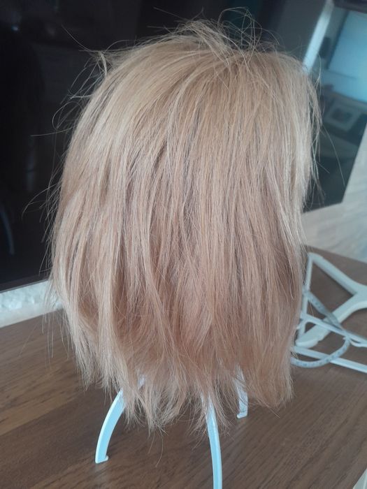 Peruka naturalna  włos naturalny blond z grzywką