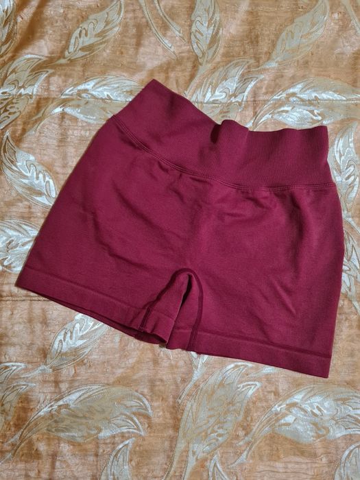 Безшовні шортики марсала з пуш ап та V подібним поясом