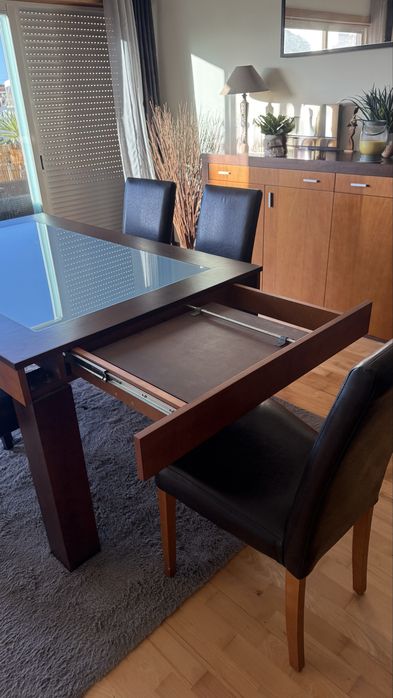 Mesa de Jantar em Madeira maciça e vidro temperado