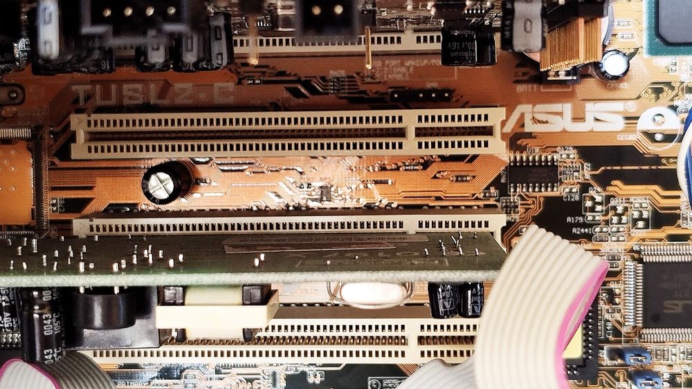 Płyta główna ASUS TUSL2-C,kultowy "Święty Graal" dla fanów komputerów retro