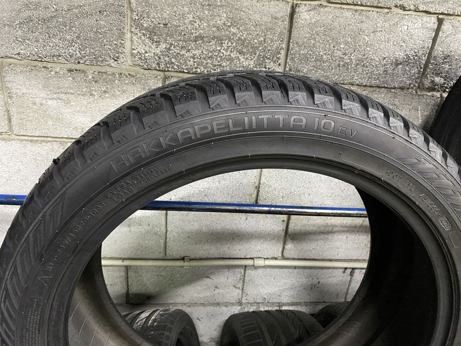 Зимові шини 235/45 R20 (100T) NOKIAN