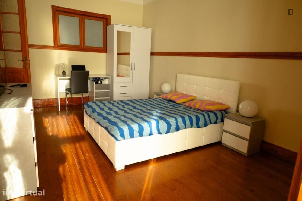 Quarto - localizado em Marquês de Pombal Lisbon