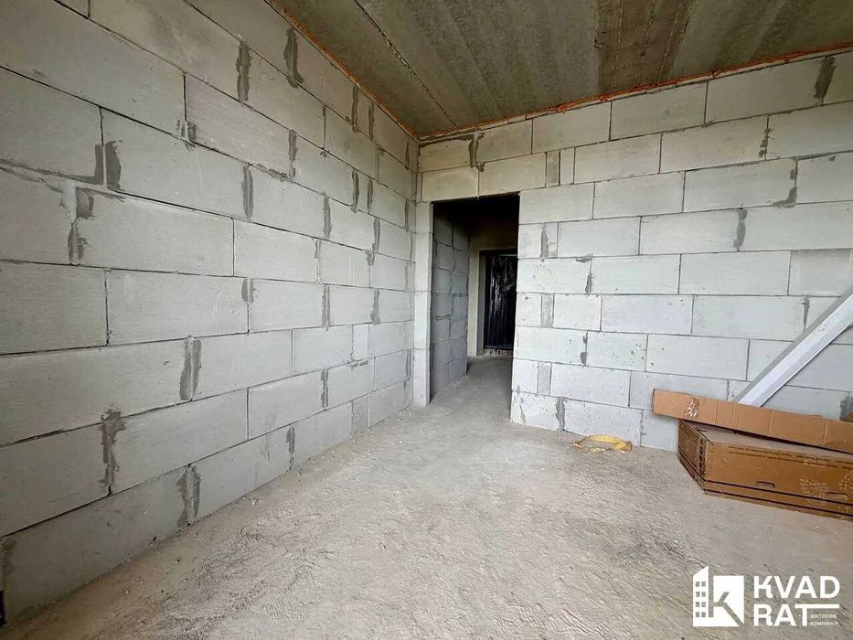 Здана та готова до ремонту 2-кім квартира ! 67 м2 + кладовка у подарунок