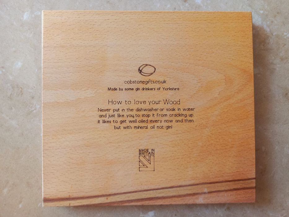 Deska do serwowania ginu z cytatem Churchill Gin & Tonic buk 19x17,5