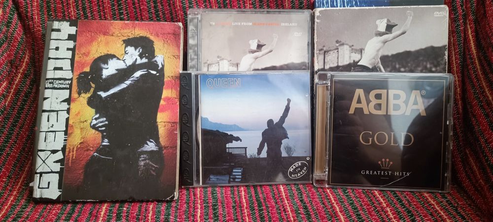 Lote de DVDs e cds