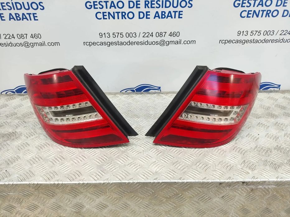 Farolins Tras Traseiros Esquerdo Direito Originais LED Mercedes Benz