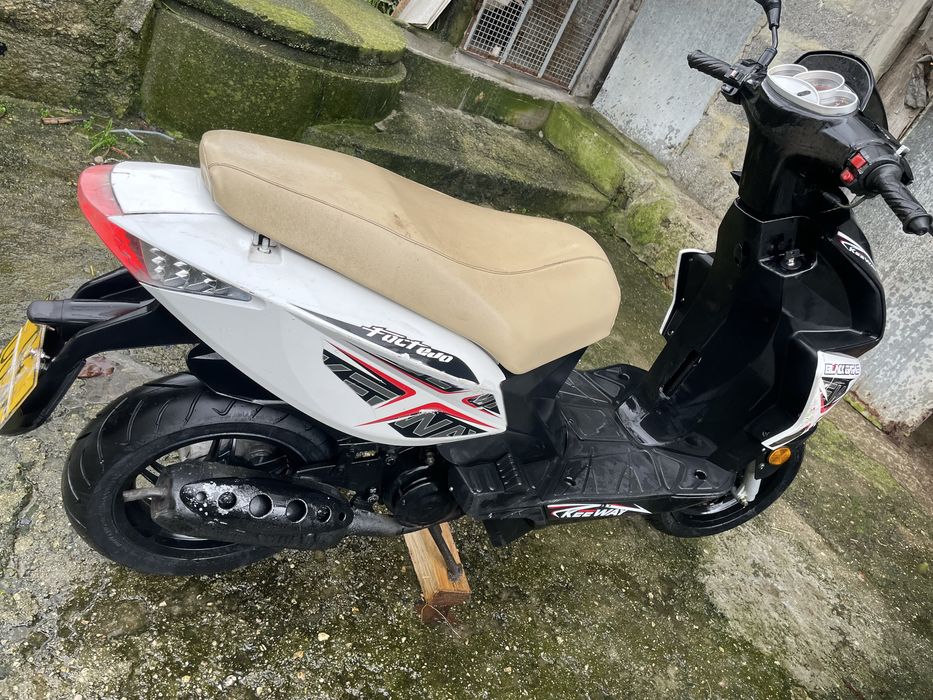 Scooter keeway f-act 50.