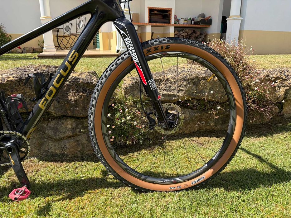 Focus Raven Max Team (Roval SL, RS1, XX1) 9.8Kg