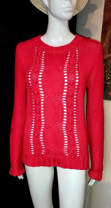 Atmosphere S 36 jaskrawo czerwony pompony guzełki sweterek ażurowy