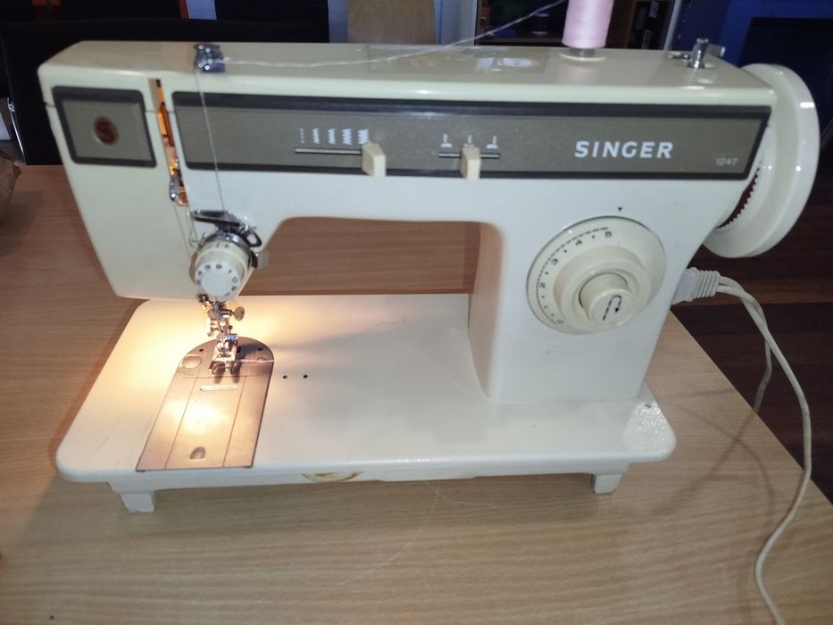 Máquina de costura Singer 1247